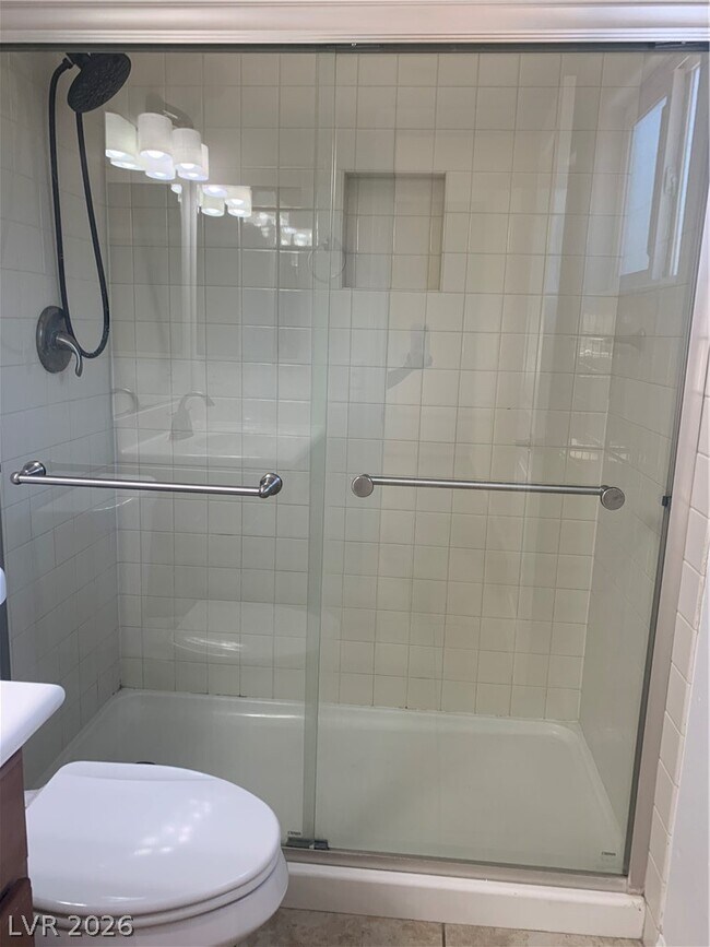 Building Photo - 548 Zuber Ave