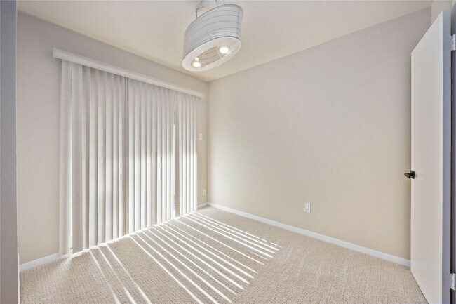Building Photo - 2331 Ridgemont Dr
