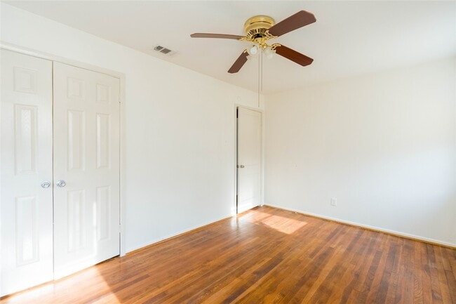 Building Photo - 2145 Sharon Dr