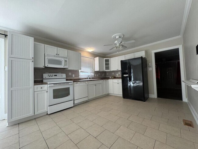 Building Photo - 104 Biltmore Terrace