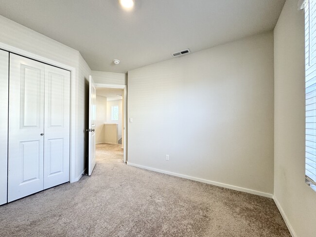 Building Photo - 914 N 18th Ave