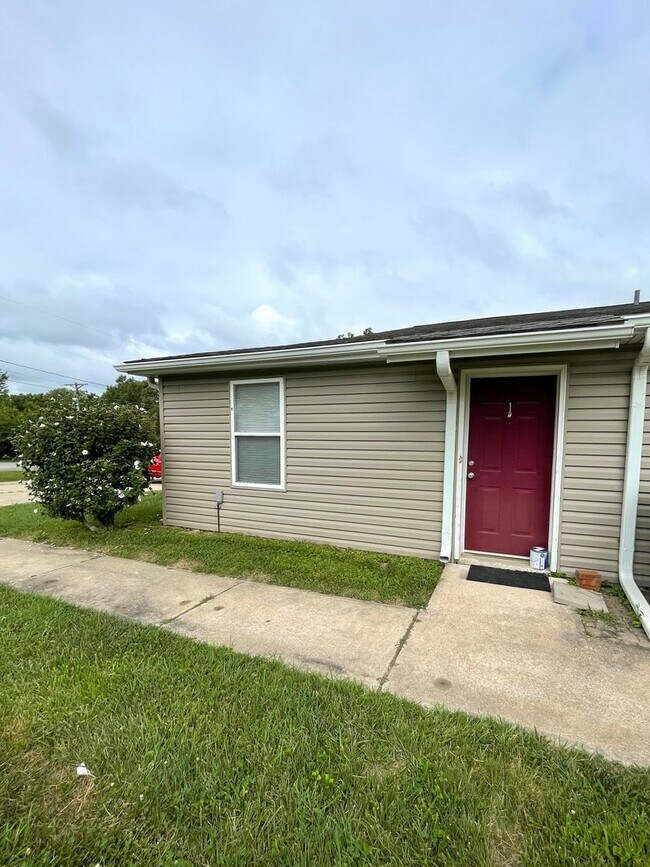 Building Photo - 1 Bed 1 Bath Apartment FOR RENT in Moscow Mills, MO
