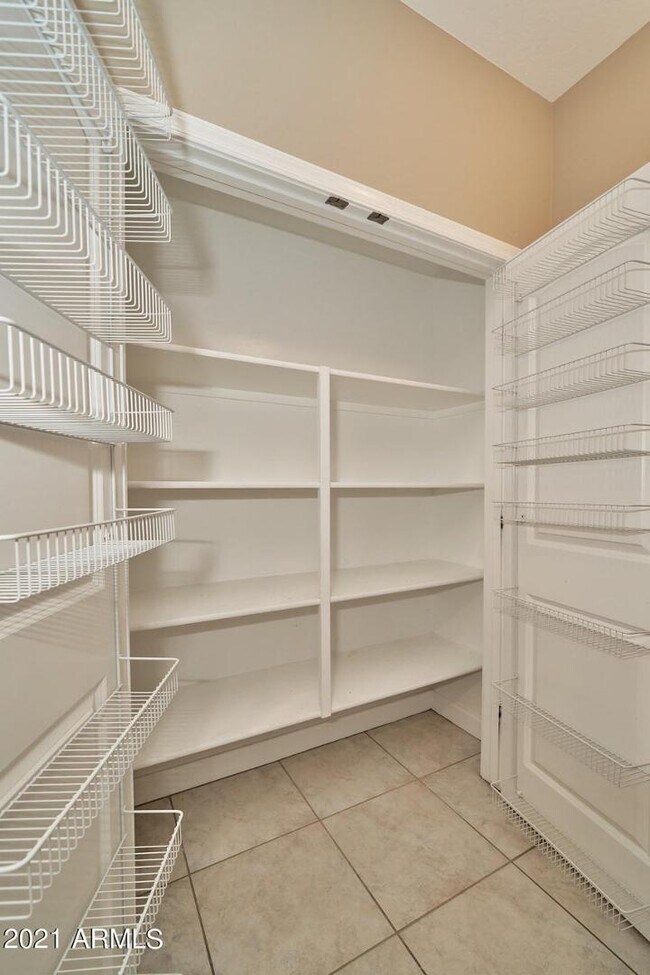 Building Photo - 240 W Juniper Ave