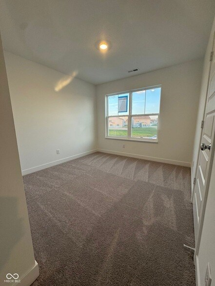 Building Photo - 15370 Farrington Rd