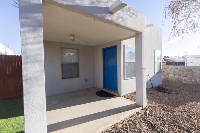 Building Photo - 1635 Spruce Ave