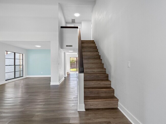 Building Photo - 15307 Summerwind Dr