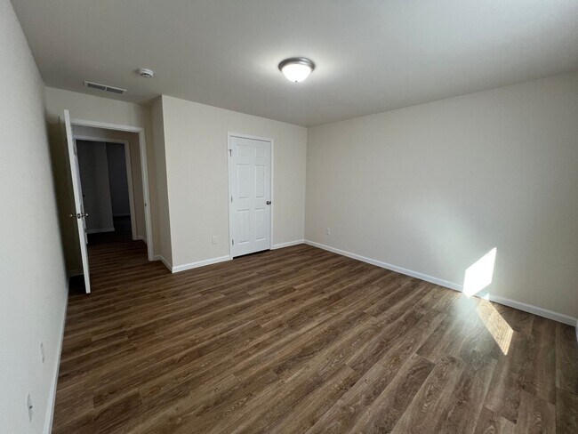 Building Photo - NEW 3 bed/2 bath with 1 car garage for lea...