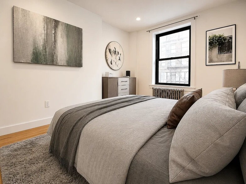 Building Photo - 406 W 39th St