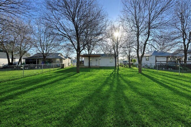 Building Photo - 600 Springdale Rd