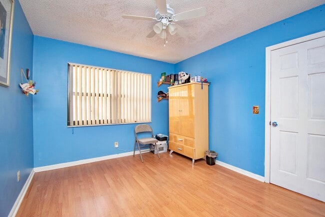 Building Photo - 6640 Thornhill Ct