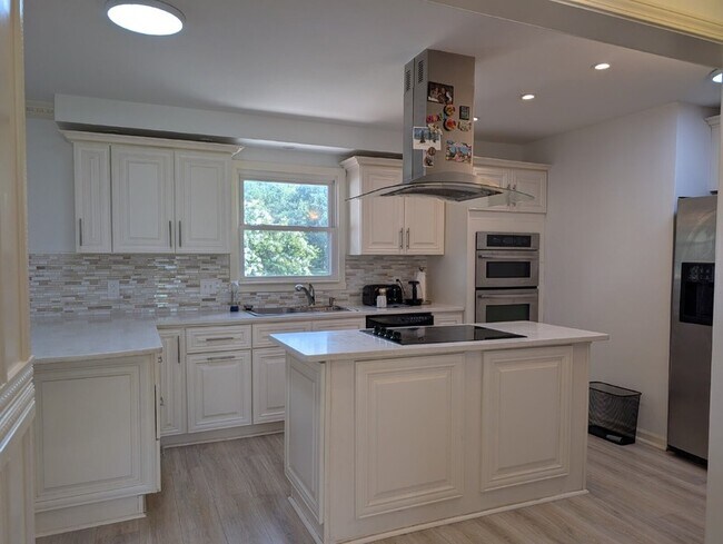Building Photo - 2164 New England Pl
