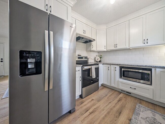 Building Photo - 421 Elkton Pl