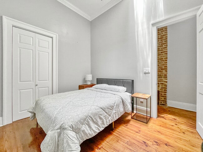 Building Photo - 2BR w/ In-Unit W/D + Assigned Parking in 70119