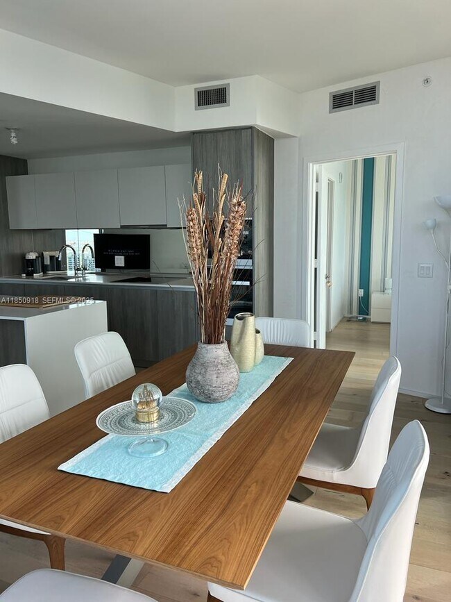 Building Photo - 2900 NE 7th Ave