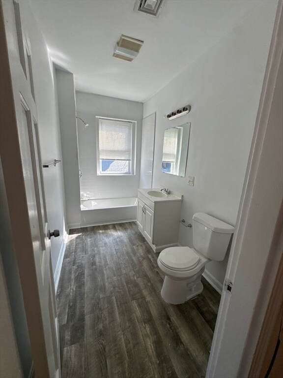 Building Photo - 14 Lyndhurst St