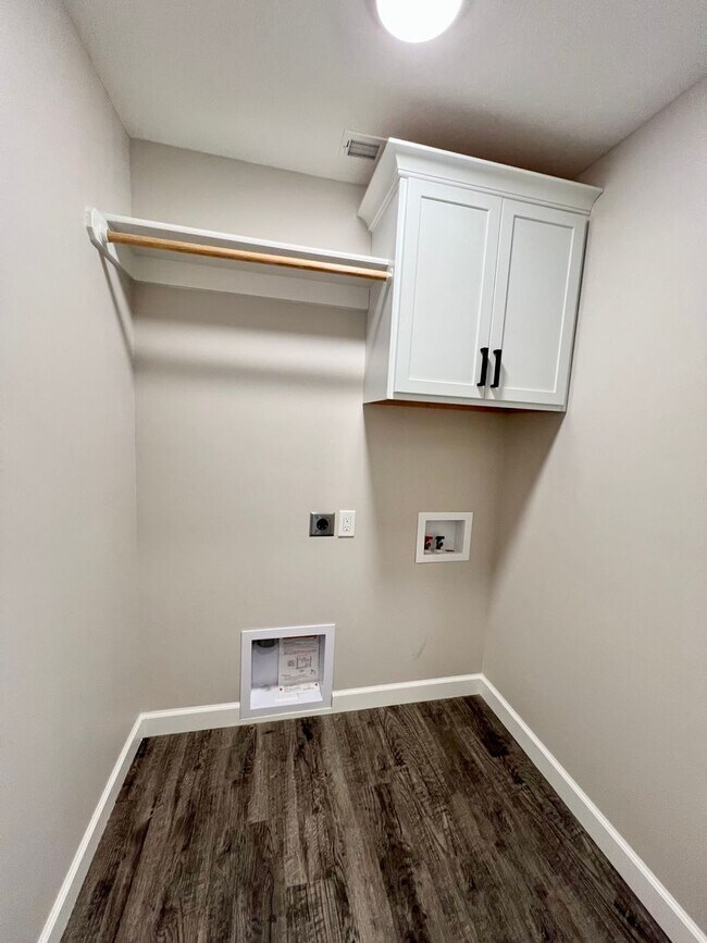 Building Photo - Modern Single-Family Home in Scenic Meadows Neighborhood