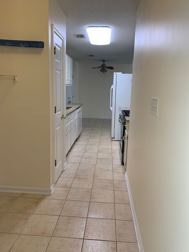 Building Photo - Charming 4BR House in Hampton