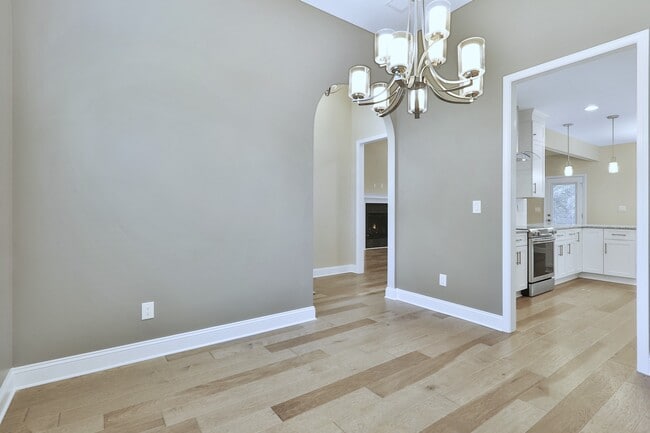 Dining Room - 300 Vendella Cir