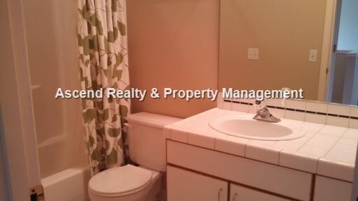 Building Photo - Lower Price!! Wilsonville 2 Level Work Shop/Workout Room Fenced Yard Quick Access to I5 & Shops