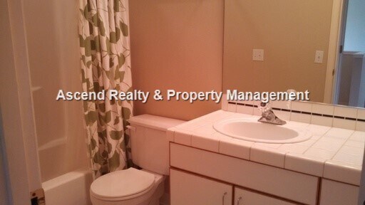 Building Photo - Wilsonville 2 Level Work Shop/Workout Room Fenced Yard Quick Access to I5 & Shops