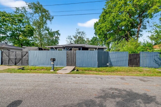 Building Photo - 968 Garapan St