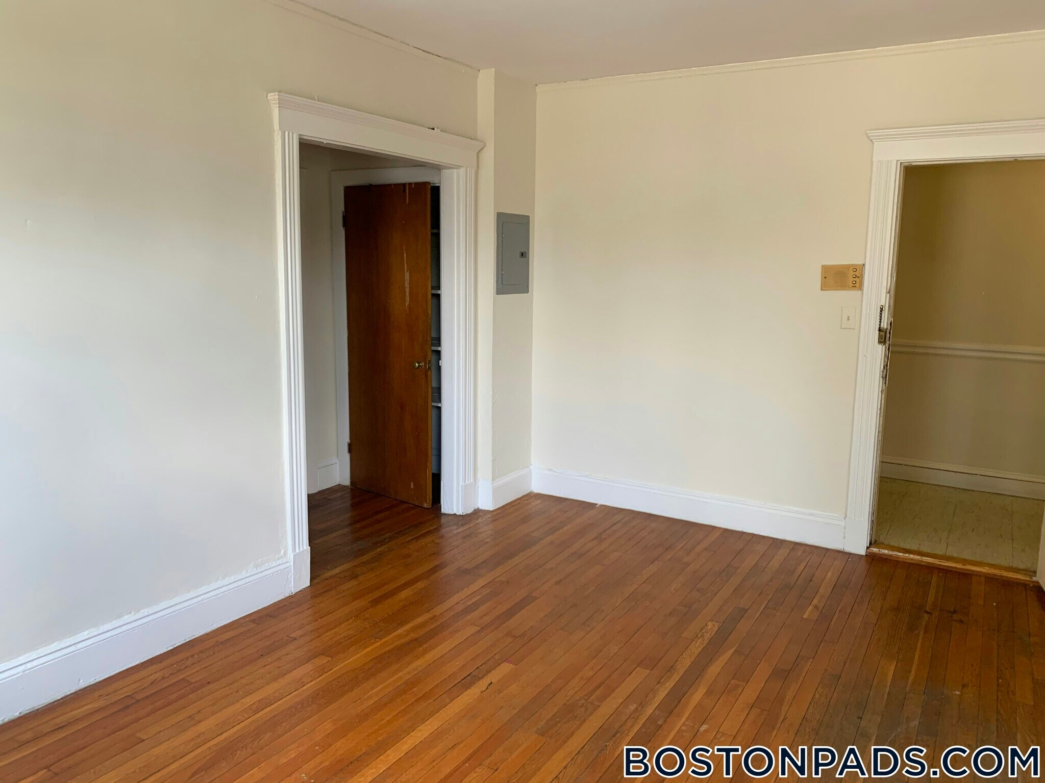 Building Photo - 235 Park Dr