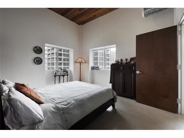 Building Photo - 800 Brazos St