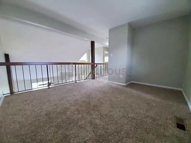 Building Photo - 1553 Beachview Dr