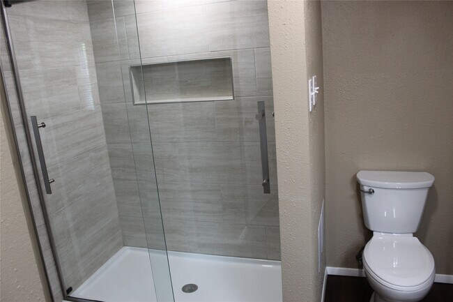 Building Photo - 2011 Spenwick Dr