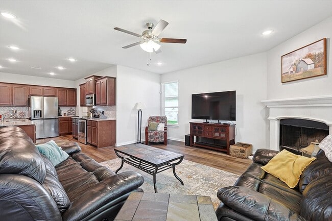 Building Photo - 808 Feather Edge Dr