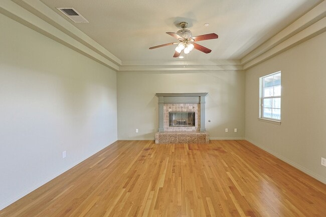 Building Photo - 5BR Home in Ramona Country Estates with Pool & Views