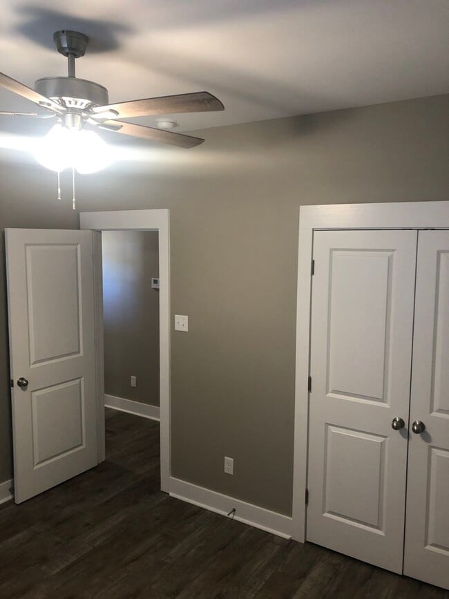 Building Photo - 3 Bedroom Home in Valley View PRE LEASE