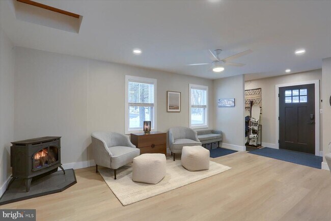 Building Photo - 1365 Roundtop Rd