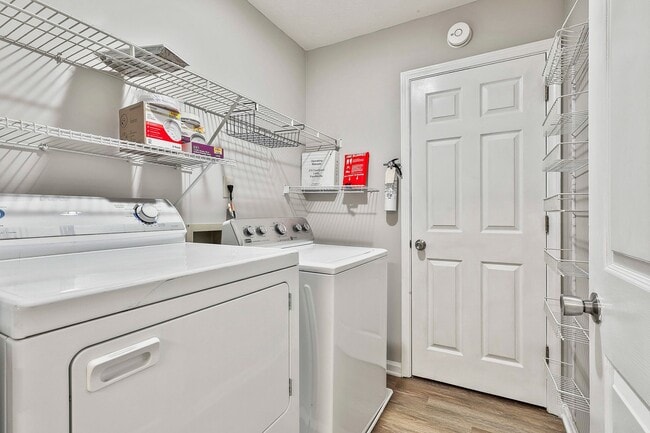 Building Photo - Immaculate 2bed/2ba in Fayetteville with Lawn Care Included