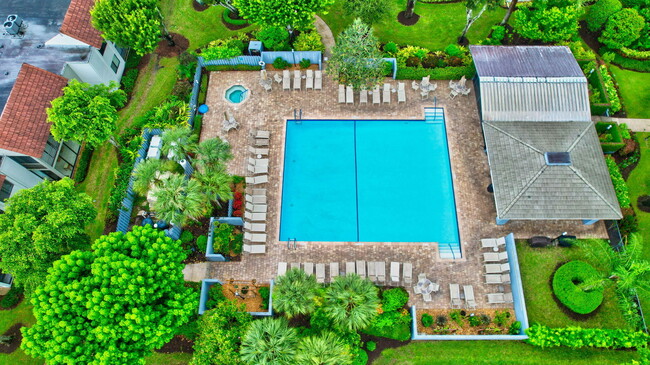 Building Photo - 5547 Fairway Park Dr