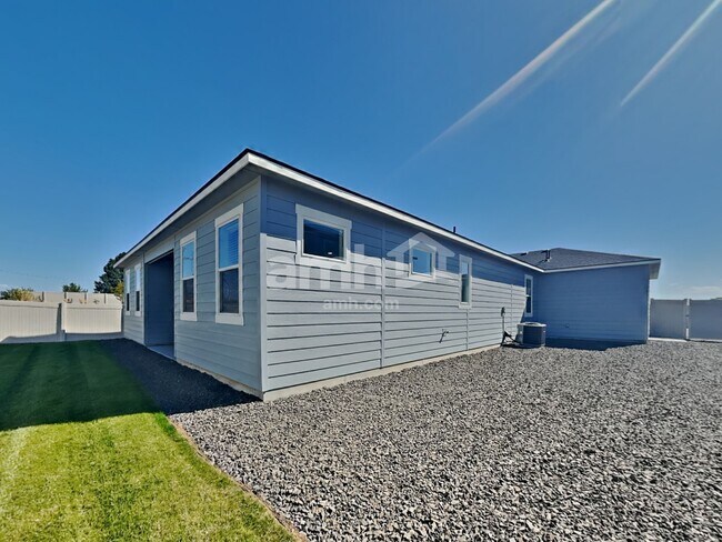 Building Photo - 9500 Aviara St