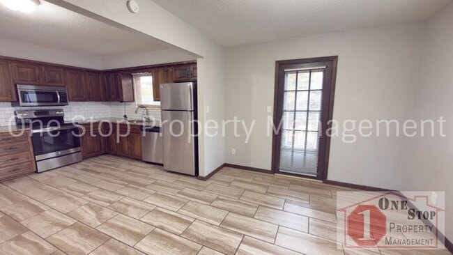 Building Photo - Beautiful Split Level Home w/ 4 Bedroom an...