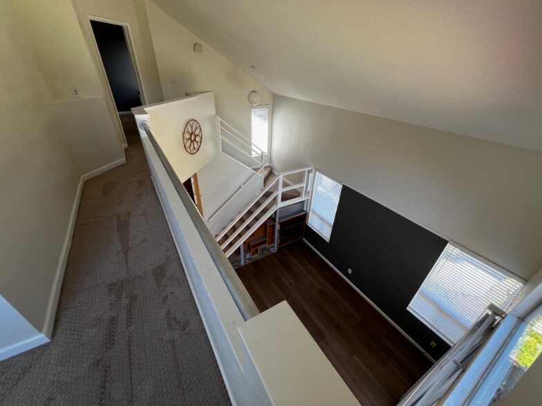 Building Photo - 229 Sunset Dr