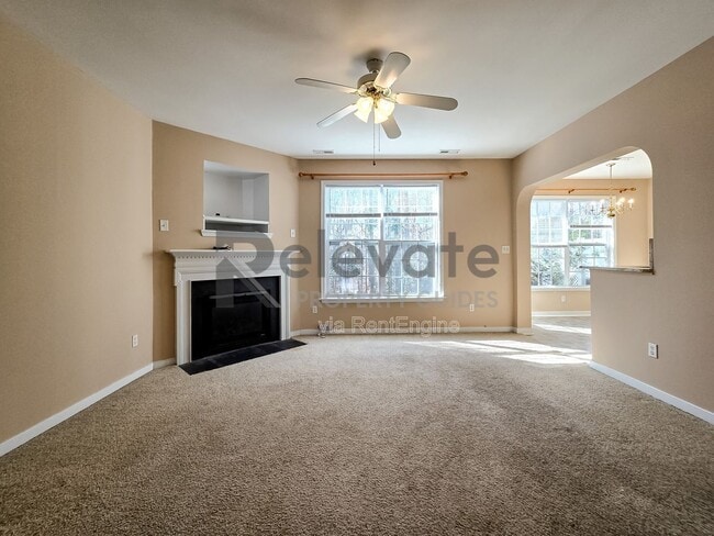 Building Photo - 805 Parkland Pl