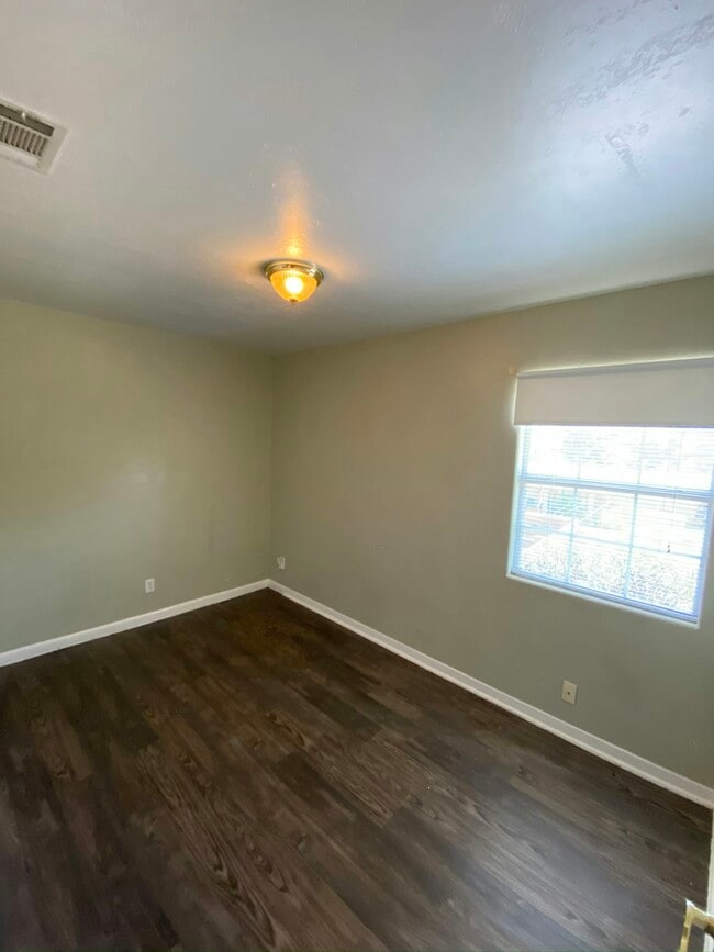 Building Photo - 401 Philco Dr