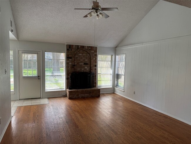 Building Photo - 22823 Deville Dr