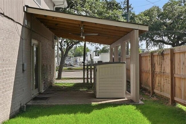 Building Photo - 4932 Bienville St
