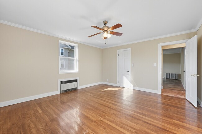 Building Photo - 142 Wolcott St