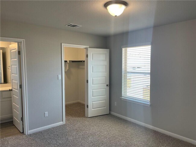 Building Photo - 1029 Kerrwood Wy