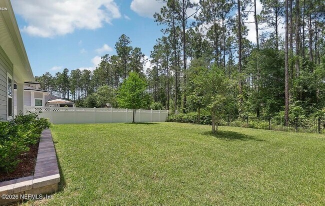 Building Photo - 323 Holly Forest Dr