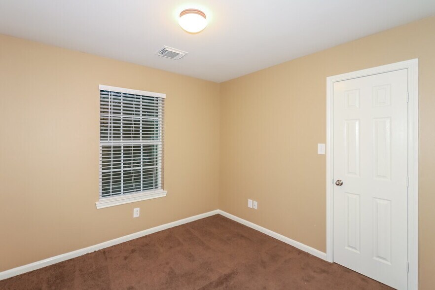 Building Photo - 4918 N Cancun Dr