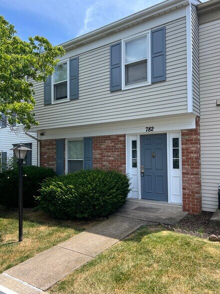 Building Photo - 782 Allenview Dr