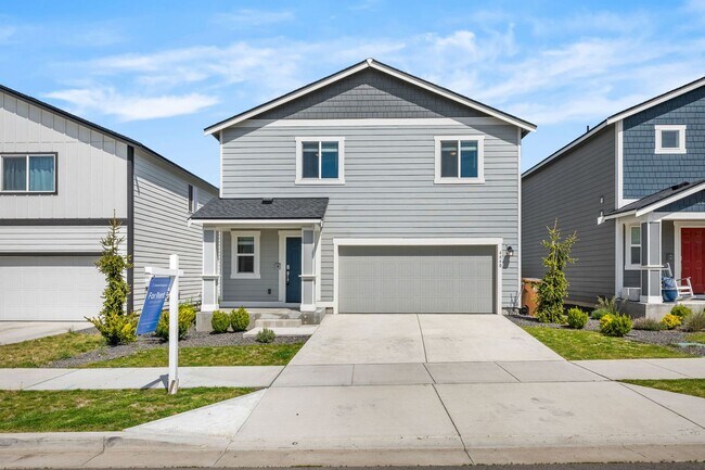 Building Photo - Beautiful 2022 Built Home With Views!