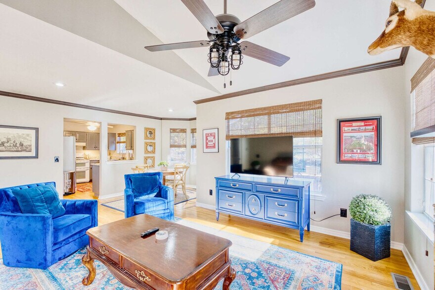 Building Photo - 1072 Valley View Dr