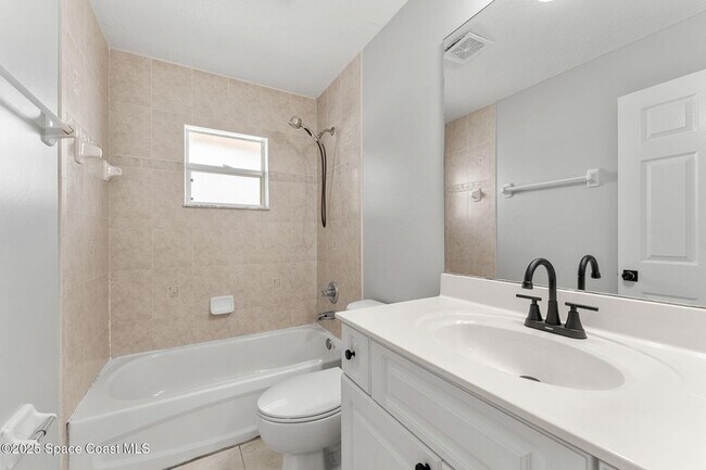Building Photo - 158 Empress Ave